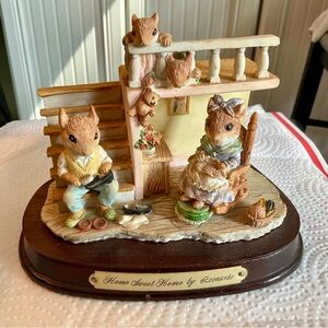 Home Sweet Home Squirrel Family Figurine 1989 Knitting by Leonardo